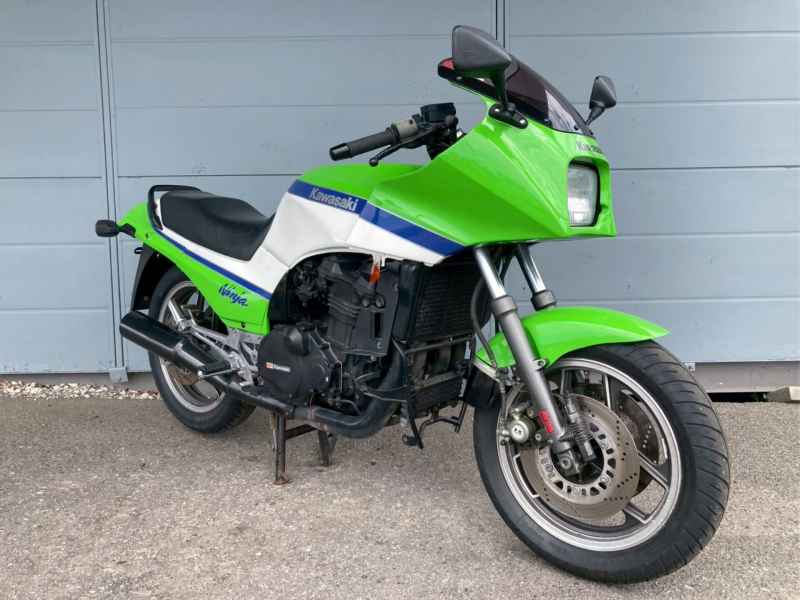 Kawasaki GPZ900R 2023