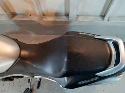 Suzuki GSR400 2007