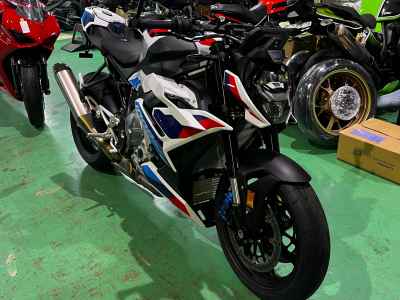 BMW M1000R 2024