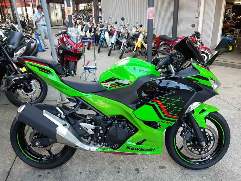 Kawasaki Ninja 400 KRT Edition 2023