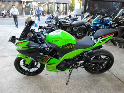 Kawasaki Ninja 400 KRT Edition 2023