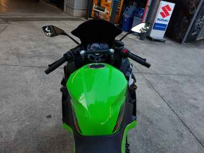 Kawasaki Ninja 400 KRT Edition 2023