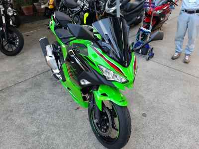 Kawasaki Ninja 400 KRT Edition 2023