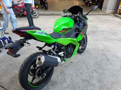 Kawasaki Ninja 400 KRT Edition 2023
