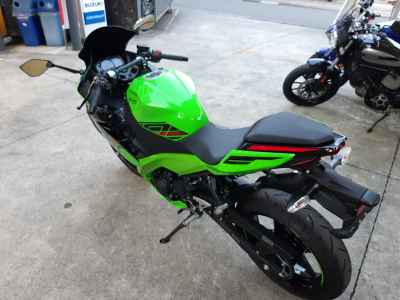 Kawasaki Ninja 400 KRT Edition 2023