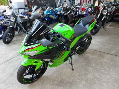 Kawasaki Ninja 400 KRT Edition 2023