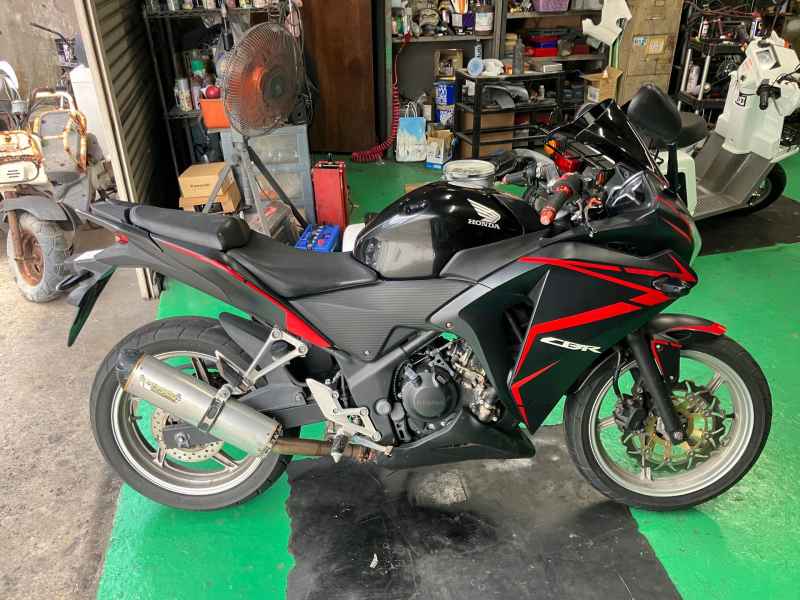Honda CBR250R 2011