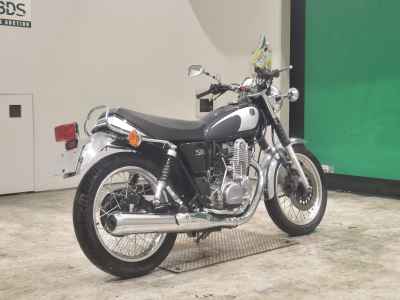 Yamaha SR400 2021