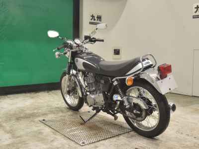 Yamaha SR400 2021