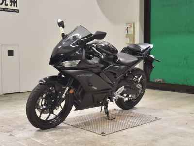 Yamaha YZF-R25 2022