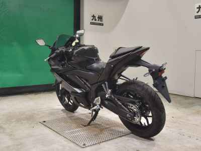 Yamaha YZF-R25 2022