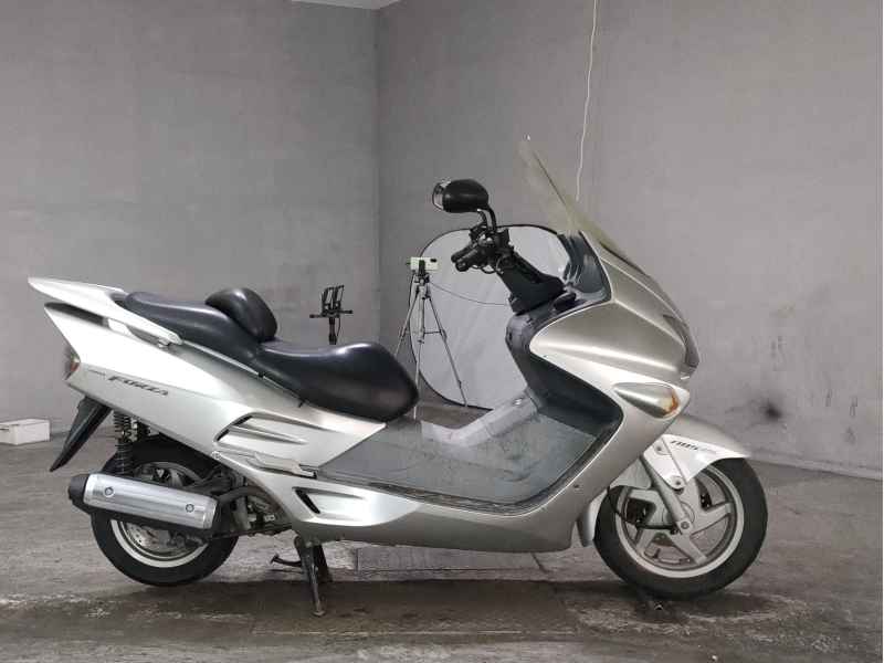 Honda Forza 2000