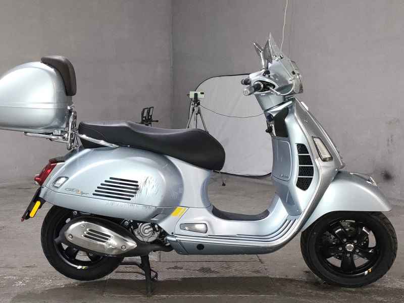 Vespa GTS Super TECH 300 2021