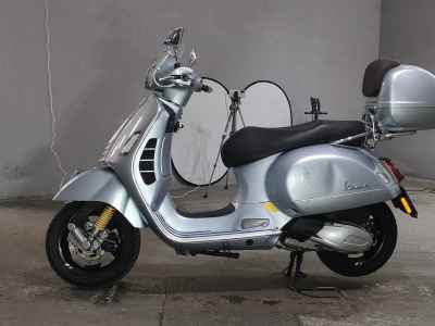 Vespa GTS Super TECH 300 2021