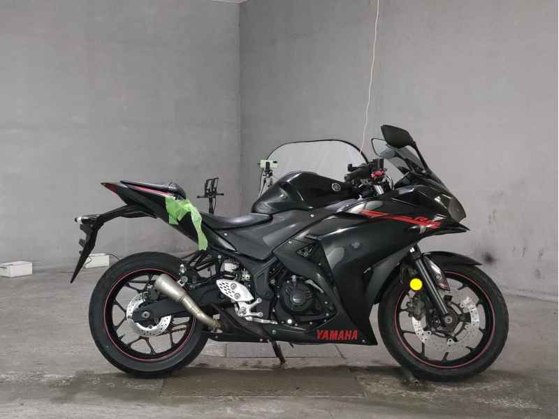 Yamaha YZF-R25 2015