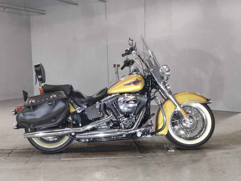 Harley-Davidson FLSTC103 2017