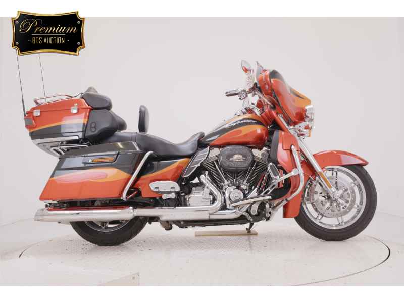 Harley-Davidson FLHTCUSE1800 CVO 2013
