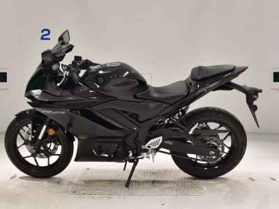 Yamaha YZF-R25 2023