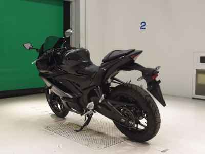 Yamaha YZF-R25 2023