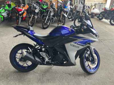 Yamaha YZF-R25 2015