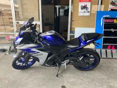 Yamaha YZF-R25 2015