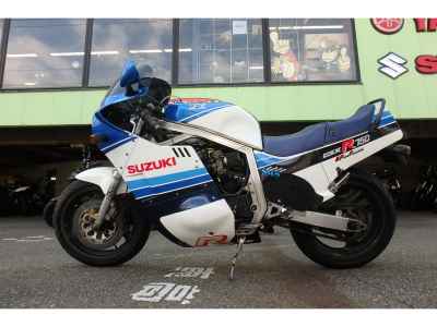 Suzuki GSX-R750 1985