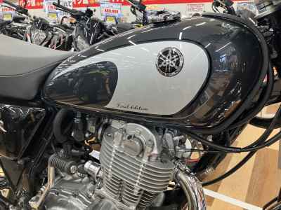 Yamaha SR400 2021