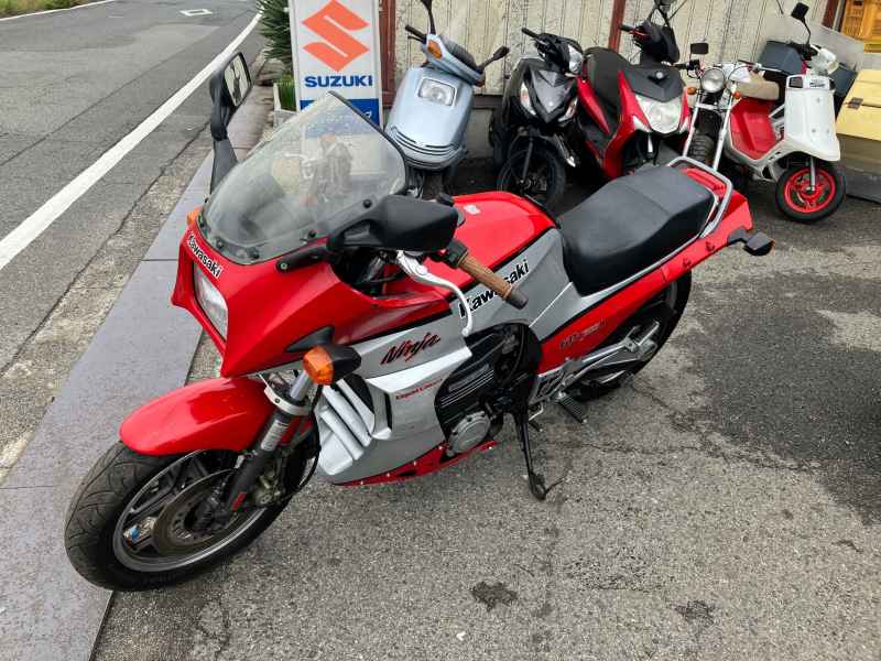 Kawasaki GPZ750R 1984