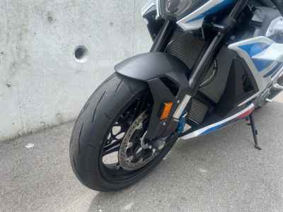 BMW M1000R 2024