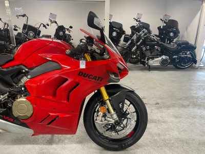 Ducati Panigale V4S 2023