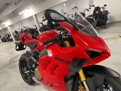 Ducati Panigale V4S 2023