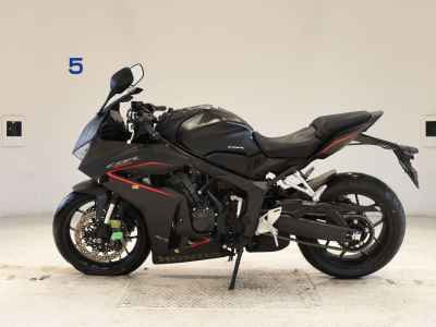 Honda CB650R E-Clutch 2025