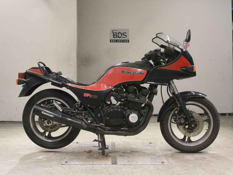 Kawasaki GPZ750 1984