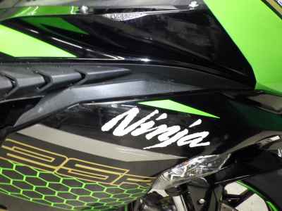 Kawasaki Ninja ZX-25R 2021
