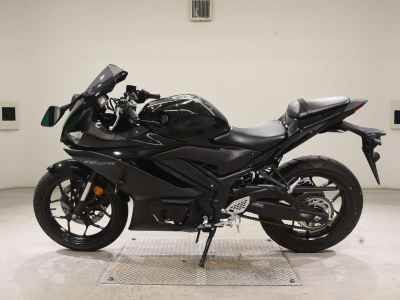 Yamaha YZF-R25 2023