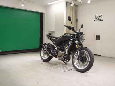 Husqvarna Svartpilen 401 2020