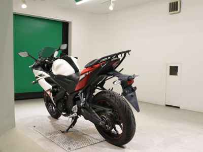 Yamaha YZF-R25 2016