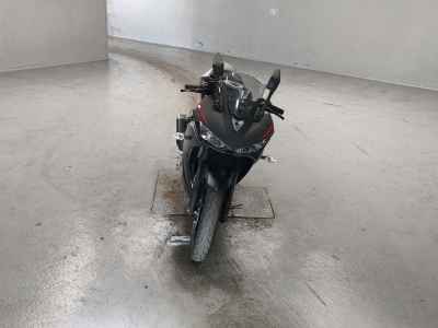 Yamaha YZF-R25 2015