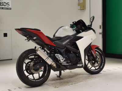 Yamaha YZF-R25 2015
