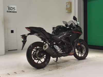 Yamaha YZF-R25 2015