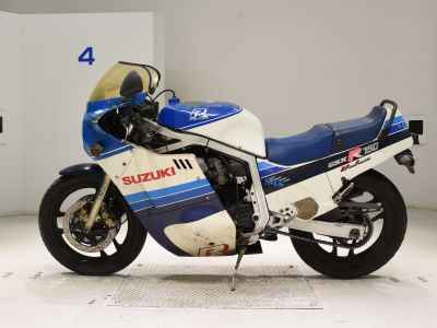 Suzuki GSX-R750 1985