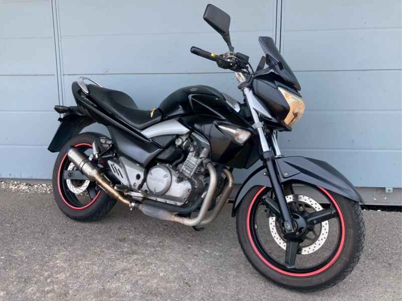 Suzuki GSR250