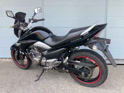 Suzuki GSR250