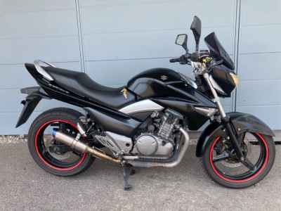 Suzuki GSR250