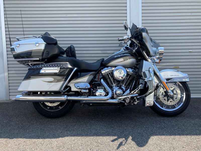 Harley-Davidson FLHTCUSE8 CVO 2013