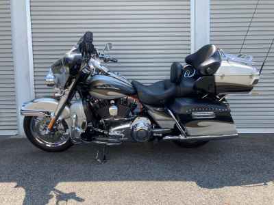 Harley-Davidson FLHTCUSE8 CVO 2013