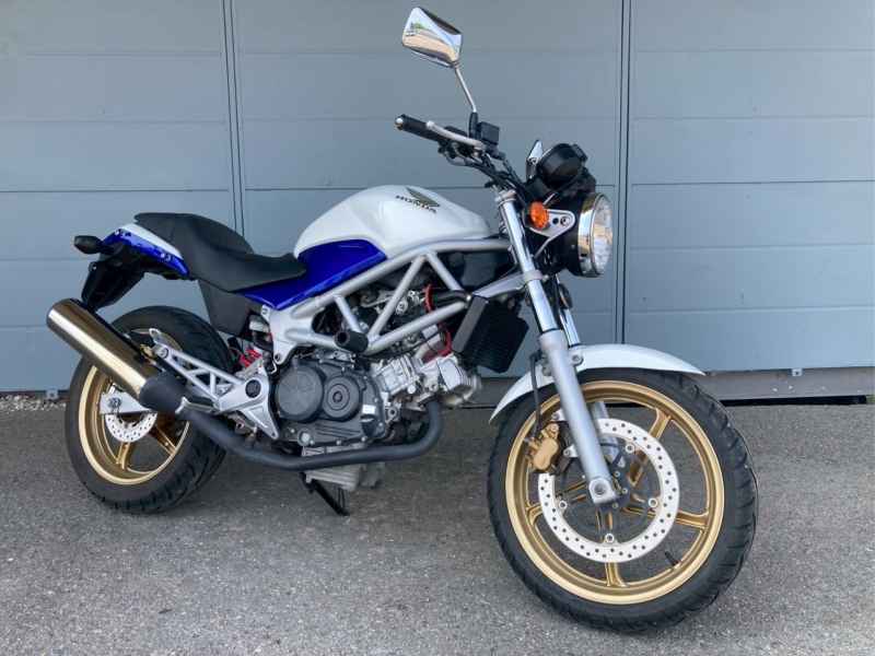 Honda VTR250 2011