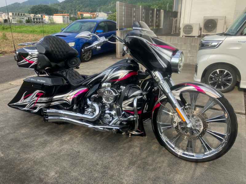 Harley-Davidson FLHTCUSE8 CVO 2013