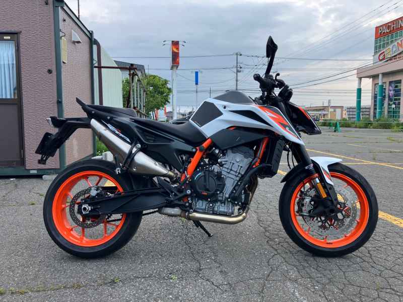 KTM 890 Duke R 2023