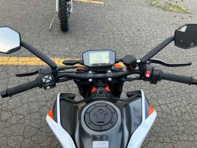 KTM 890 Duke R 2023